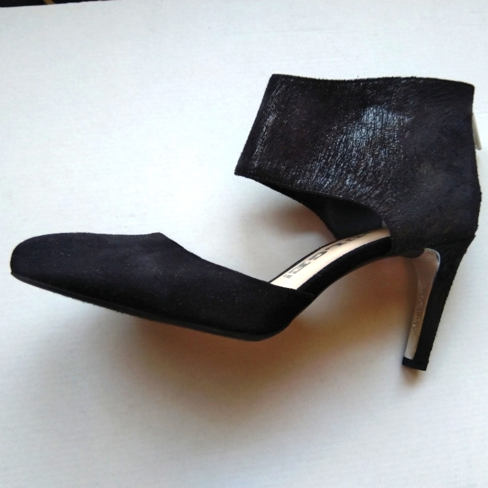 Revolution® high heel shoes black. Unsused